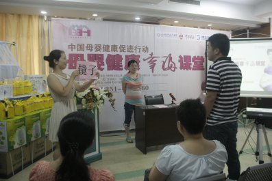 互動(dòng)游戲輕松快樂(lè)，猜猜他們?cè)谧鍪裁矗浚? width=