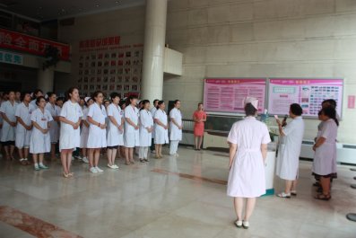 狠抓醫(yī)德建設，爭當服務模范