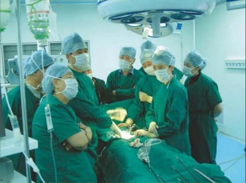 △2006年8月，山西省及華北地區(qū)首例宮腔鏡等離子電切治療粘膜下子宮肌瘤手術在山西現(xiàn)代婦產(chǎn)醫(yī)院成功開展，使我省乃至華北地區(qū)在婦科微創(chuàng)領域臨床應用這一塊有了跨越性發(fā)展。