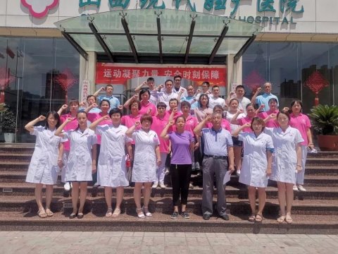喜迎建黨98周年，發(fā)揮黨員模范帶頭作用，不畏風(fēng)雨，奮力前行。